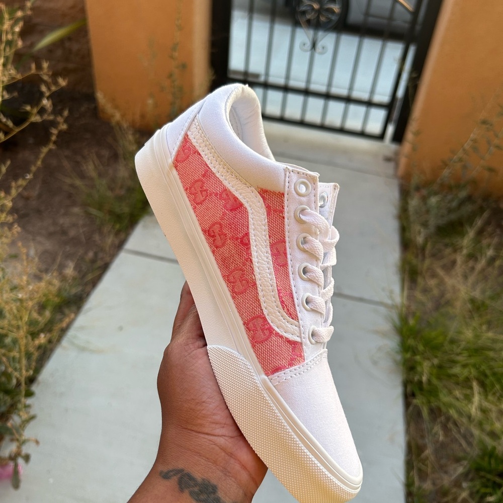 Custom Vans - Picture 3 of 4